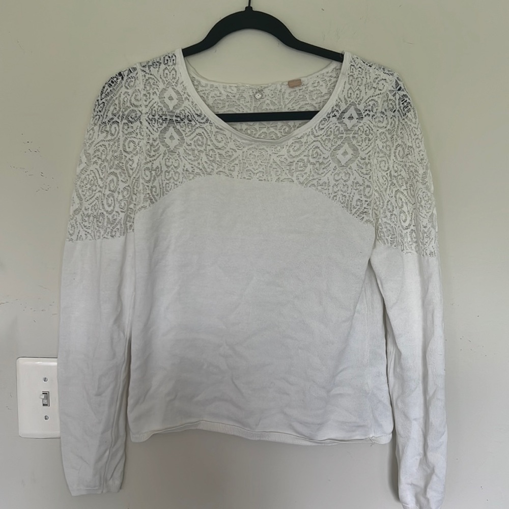 White knit sweater top